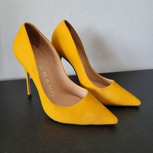 Yellow Pumps Size 7 Carrano/Shutz